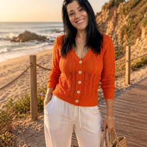 ✨ Casaco Malha Rendado com Botões – Elegante & Versátil